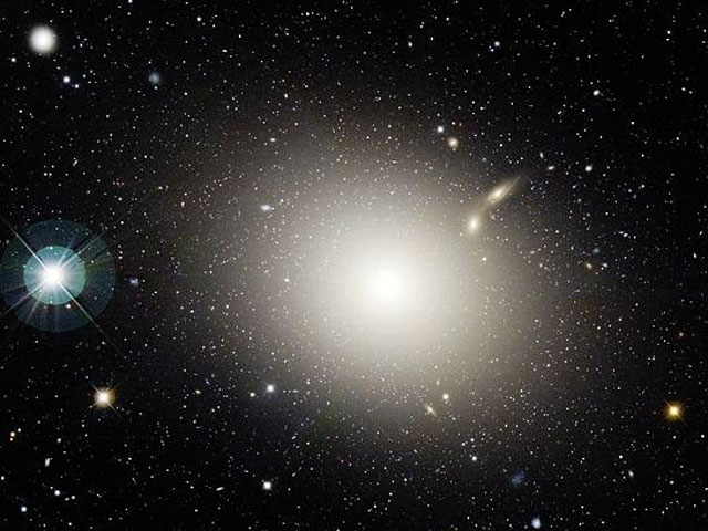 天文·中国 - 椭圆星系 M87