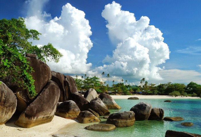 4.-tanjung-tinggi-beach