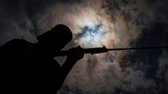 A picture taken on September 1, 2016 shows the moon moving to cover the sun for a annular solar eclipse behind the "Askari monument" in Dar es Salaam. Stargazers in south and central Africa are treated to a spectacular solar eclipse on September 1, 2016 when the Moon wanders into view to make the Sun appear as a "ring of fire", astronomers say. The phenomenon, known as an annular solar eclipse, happens when there is a near-perfect alignment of the Earth, Moon and Sun. / AFP PHOTO / DANIEL HAYDUK